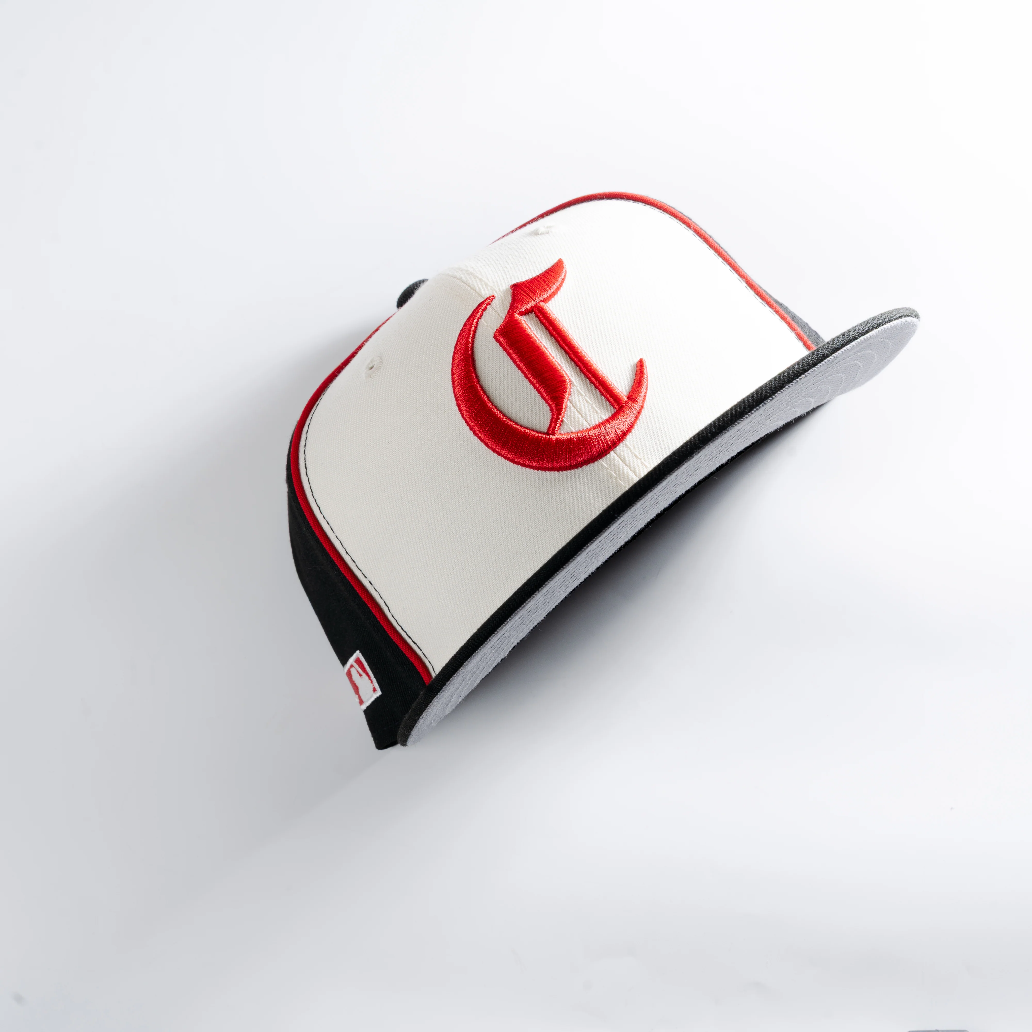 CINCINNATI REDS OLD ENGLISH 59FIFTY FITTED HAT