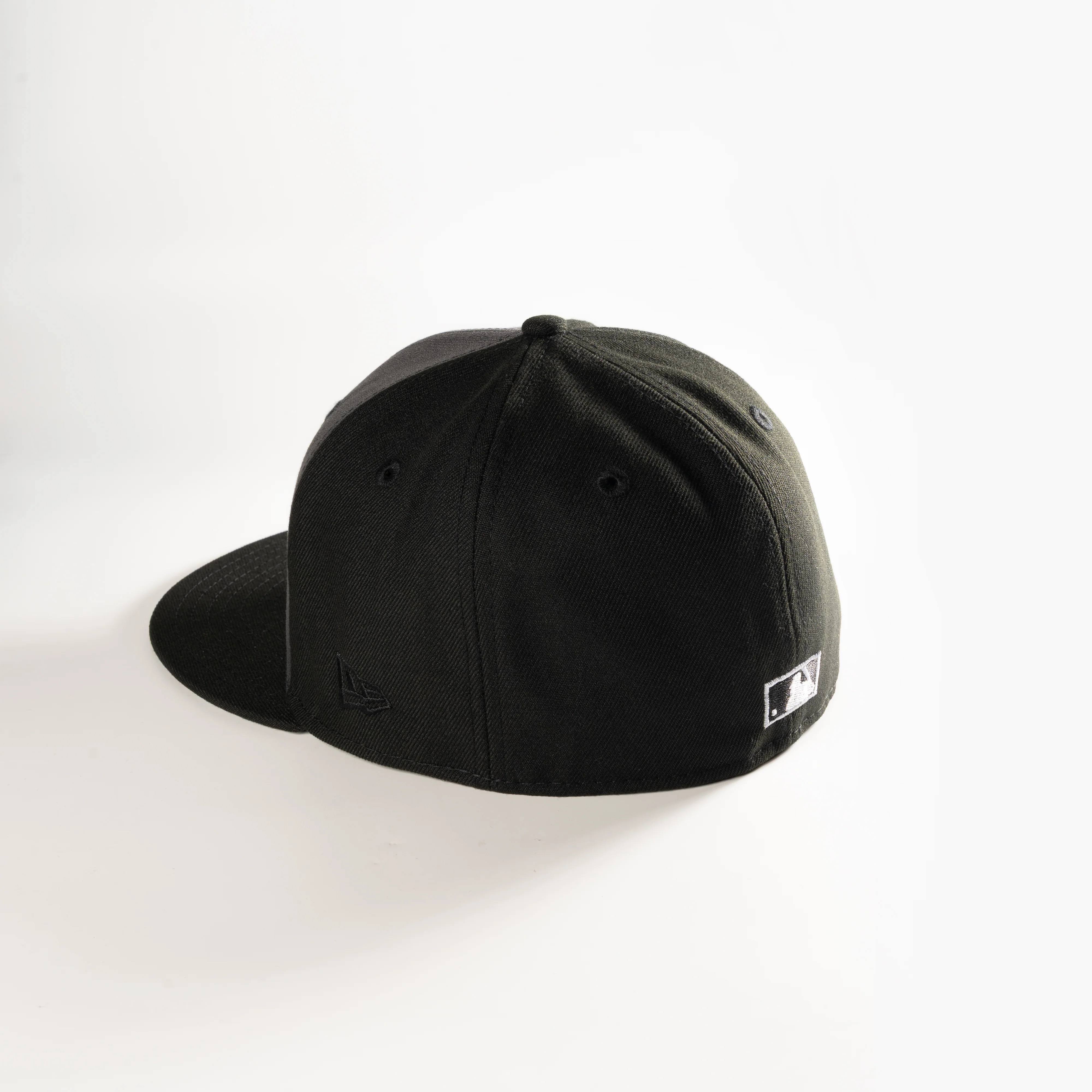 MONTREAL EXPOS MAGNETIC BLACK 59FIFTY FITTED HAT - Image 3