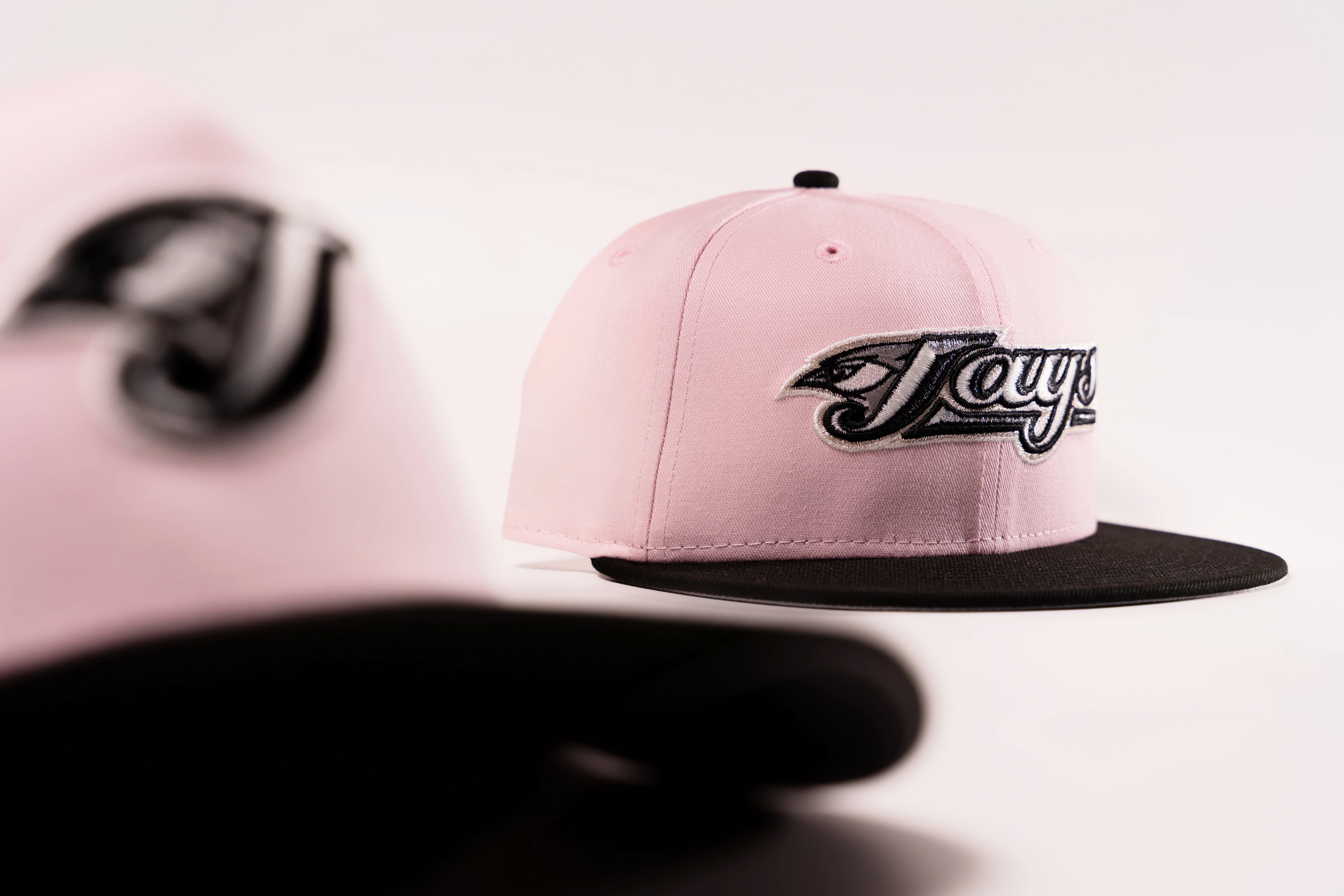 TORONTO BLUE JAYS PINK BUBBLE GUM 59FIFTY FITTED HAT - Image 3