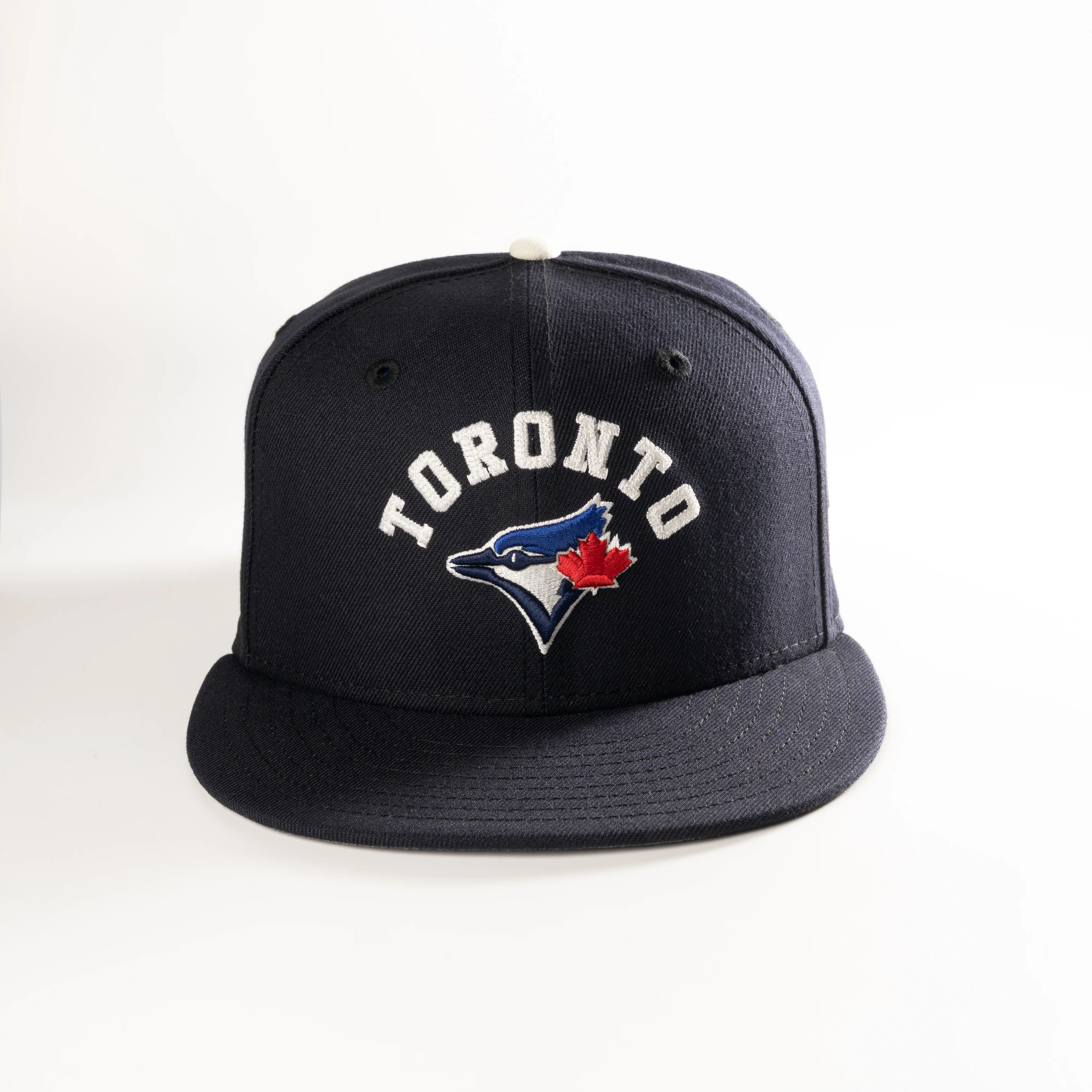 TORONTO BLUE JAYS VARSITY CHAIN STITCH 59FIFTY FITTED HAT - Image 2