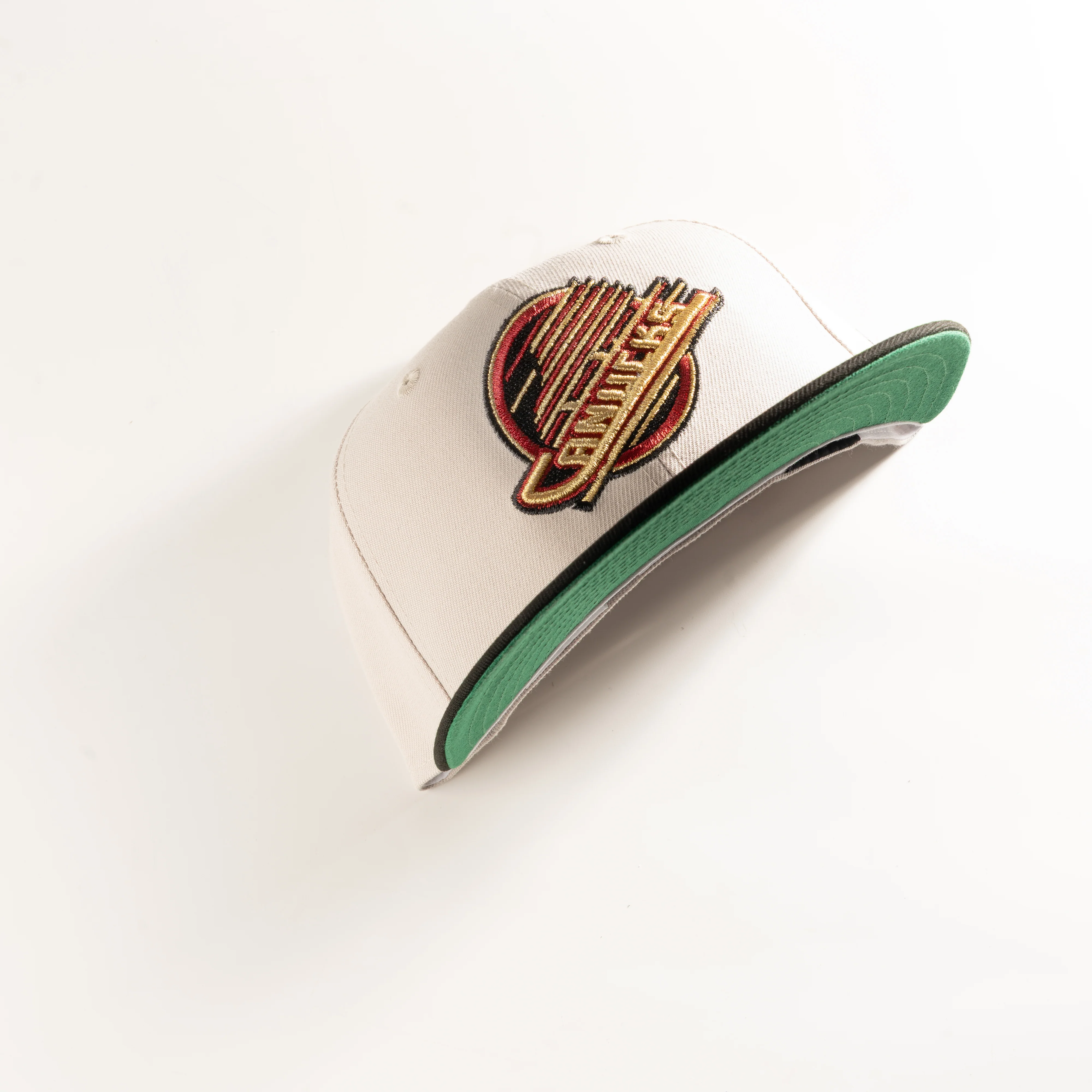 VANCOUVER CANUCKS METALLIC 59FIFTY FITTED HAT